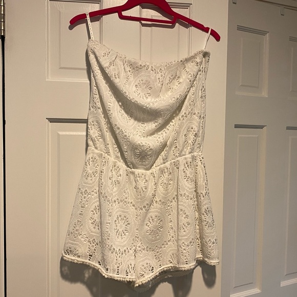 Lilly Pulitzer Pants - Lilly Pulitzer White Crochet Strapless Romper L